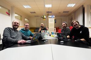 The participants of HWC Nuremberg 02/25 sitting around a table.